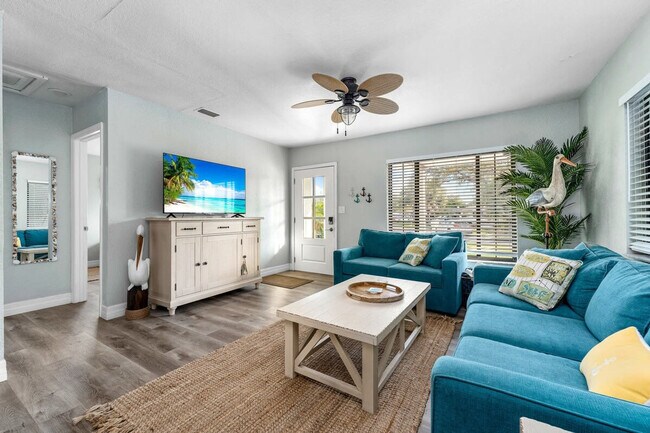 Building Photo - 6660 Date Palm Ave S