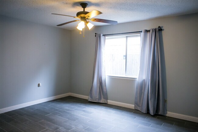 Building Photo - 12051 Creekhurst Dr