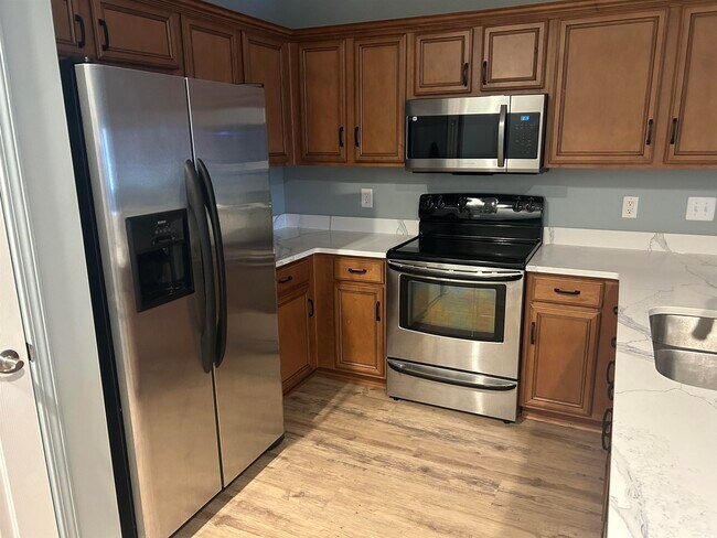 Building Photo - 4104 Pinehurst Cir