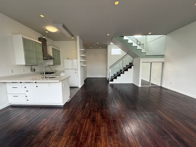 Building Photo - The contemporary residential unit townhouse