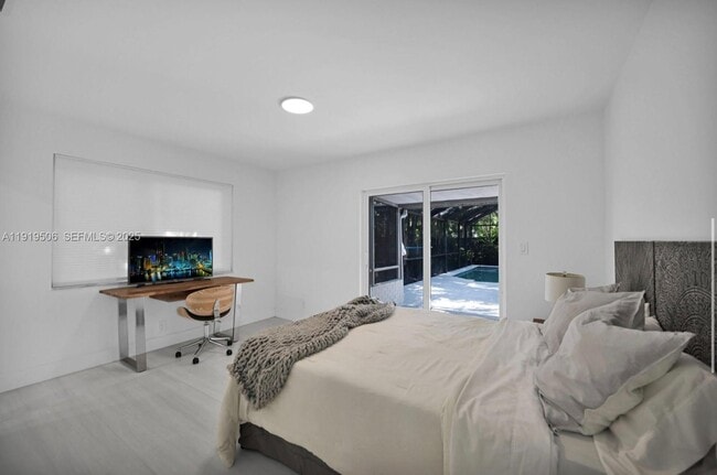 Building Photo - 1546 Van Buren St