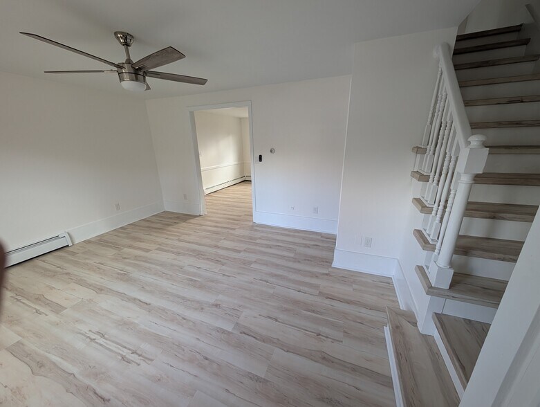 Building Photo - 246 Bonin St