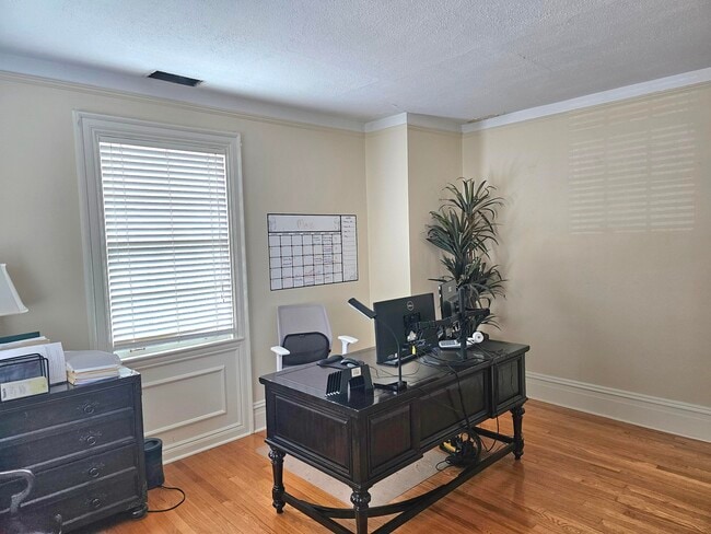 Building Photo - 3210 N Ocoee St