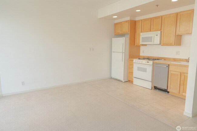 Building Photo - 0Bd/1Ba Seattle Condo