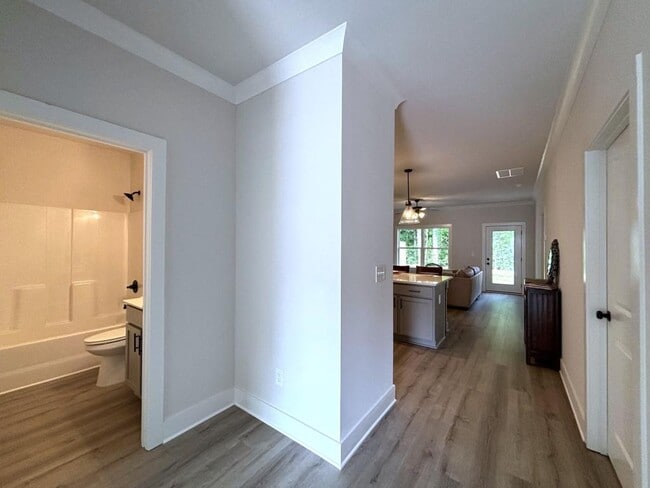 Building Photo - 66 Village Ct