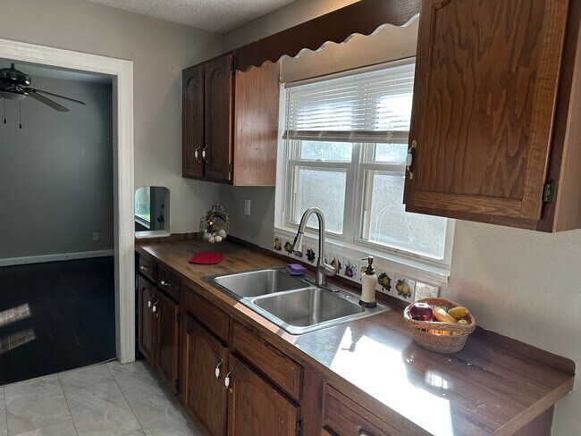 Building Photo - Beautiful House for Rent