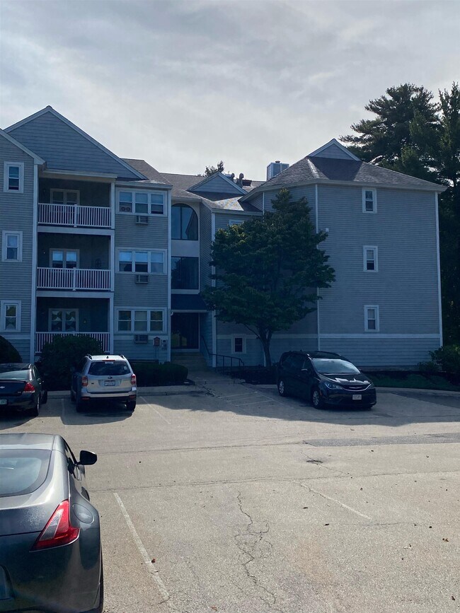 Primary Photo - 120 Coliseum Ave