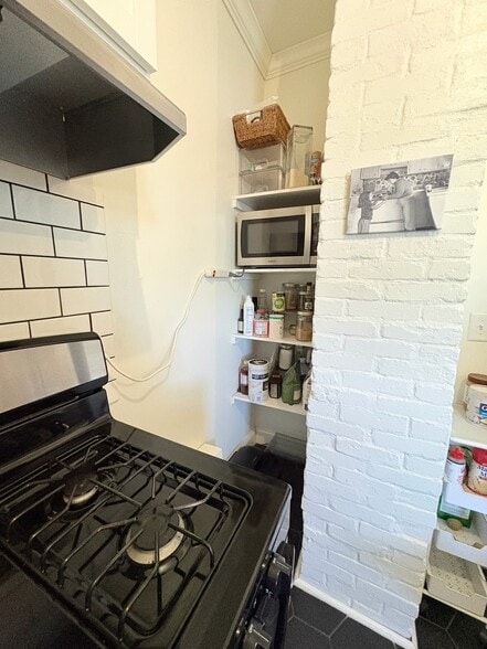 Kitchen - 2900 NE Tyler St