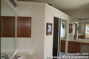 Building Photo - 210 Tapwood Ln