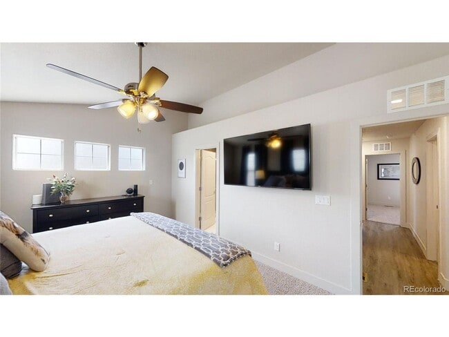 Building Photo - Available 4/2: Beautiful End Unit Townhome in Cherrywood Park