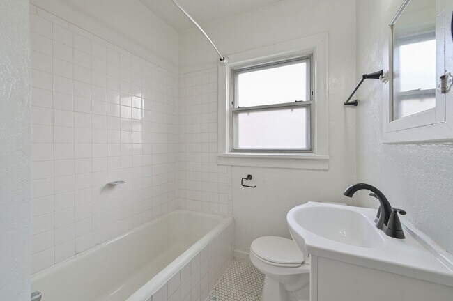 Building Photo - 1805 NW 29th St