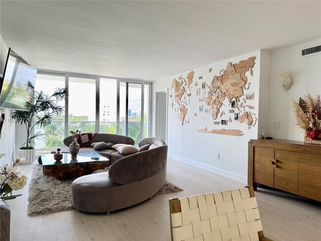 Building Photo - 3140 S Ocean Dr