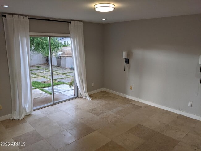 Building Photo - 6307 E Gelding Dr