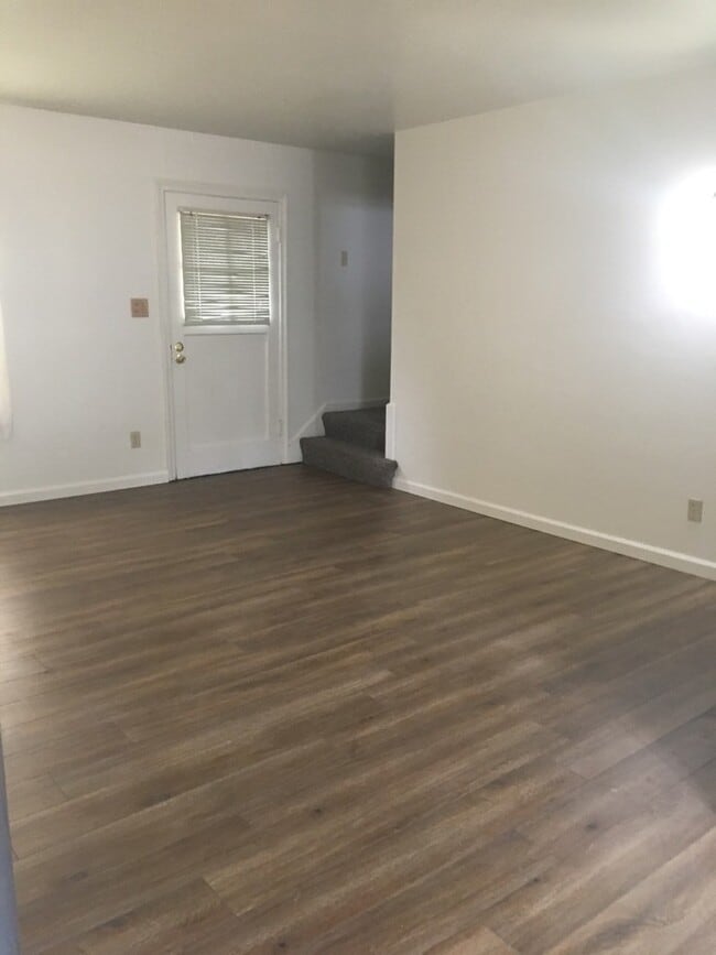 Building Photo - 1/2 Off 2nd Month's Rent