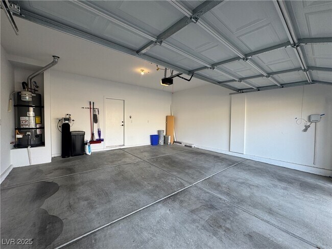 Building Photo - 8957 Eudora Ave