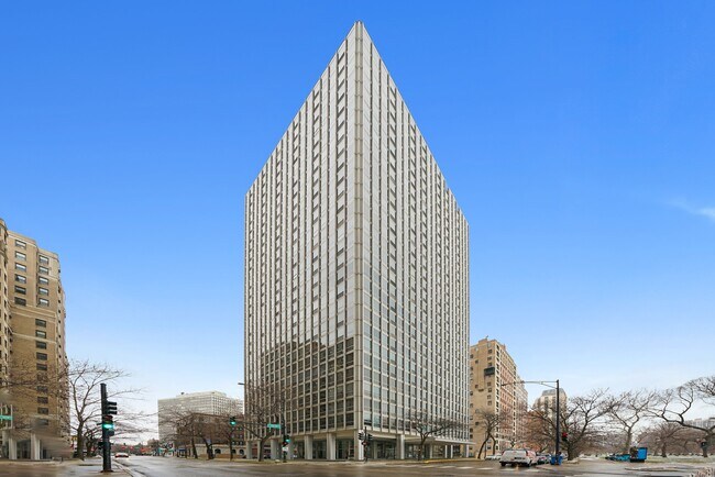 Primary Photo - 2400 N Lakeview Ave