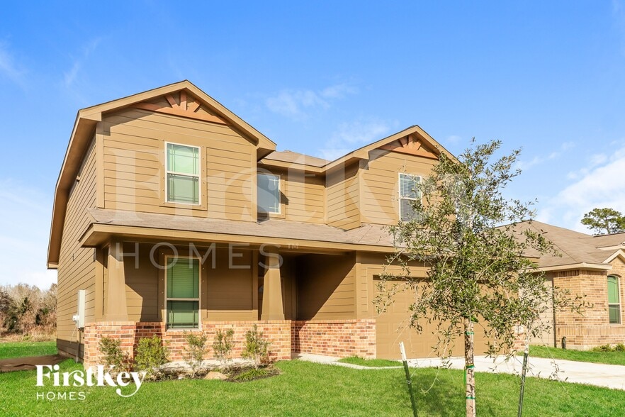 Building Photo - 14705 Country Club Dr