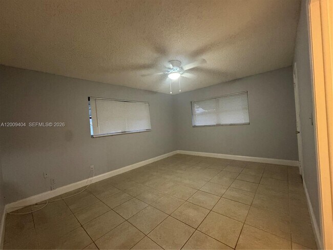 Building Photo - 1140 NW 85th Ave