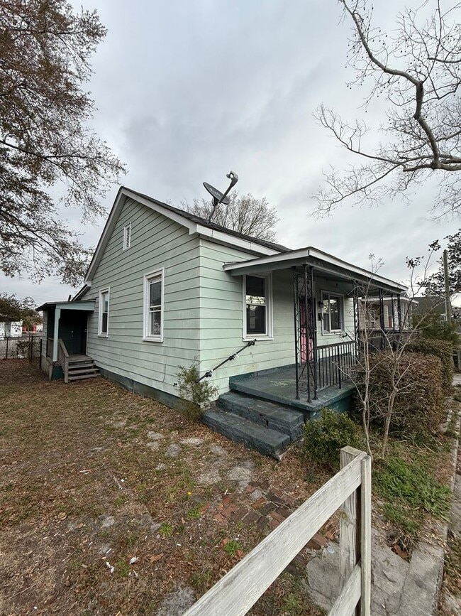 Building Photo - Downtown Wilmington - 3 Bedroom House
