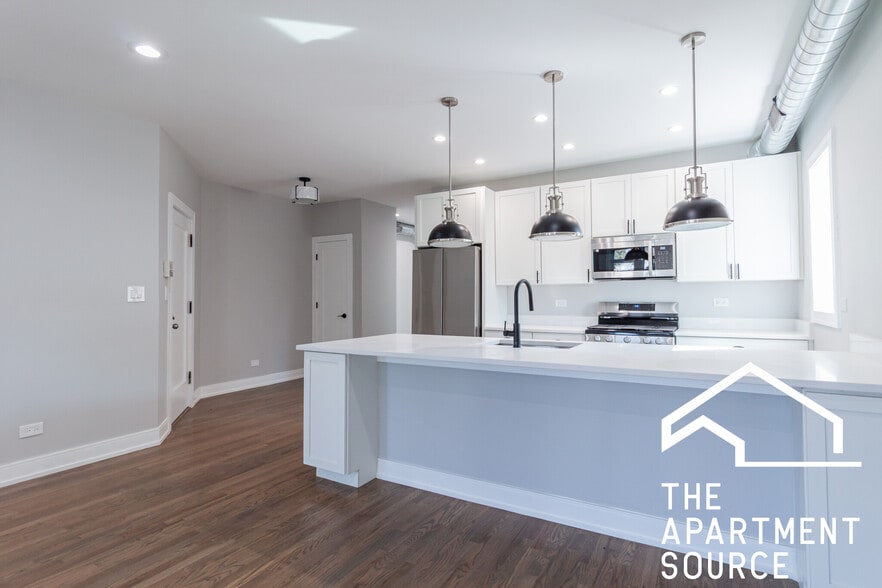 Building Photo - 2641 W Carmen Ave