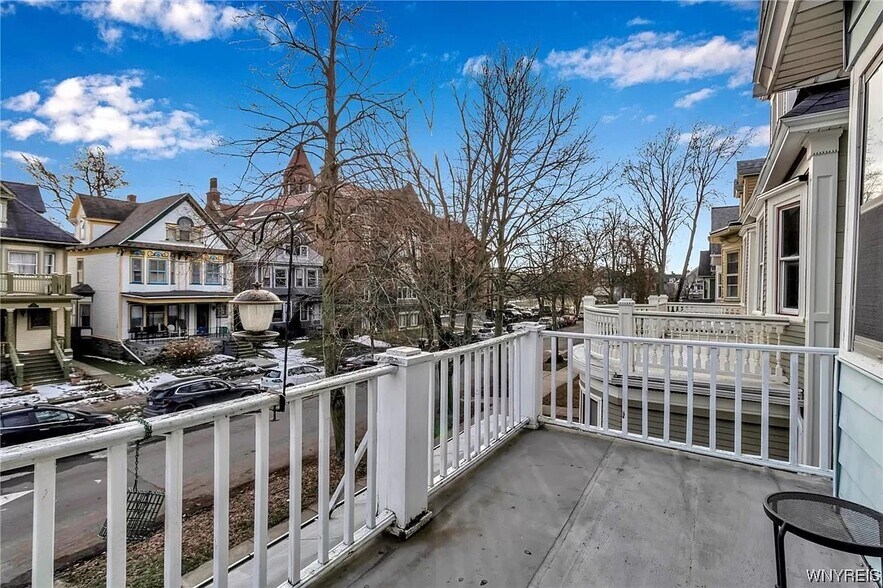 Building Photo - 175 Saint James Pl