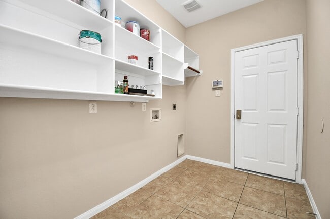 Building Photo - 6843 Bears Path Ln