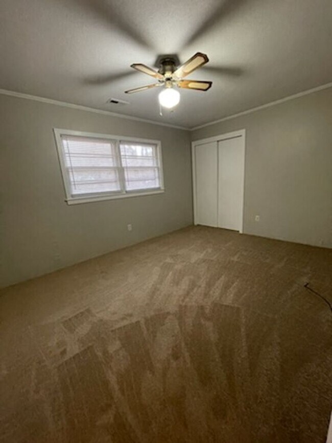 Building Photo - 301 Abbott Dr