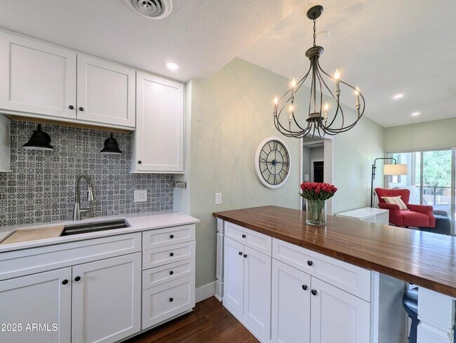 Building Photo - 6125 E Indian School Rd