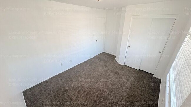 Building Photo - 4 bedroom 2 bathroom home located near S. H St/ Berkshire Rd