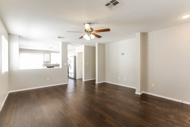 Building Photo - 832 Tollbrook Way