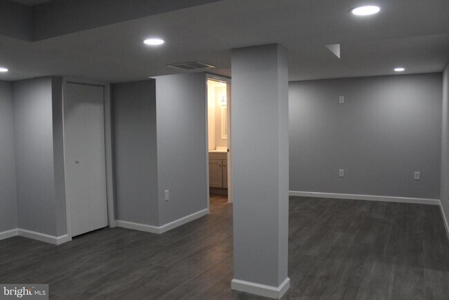 Building Photo - 508 Chatham St