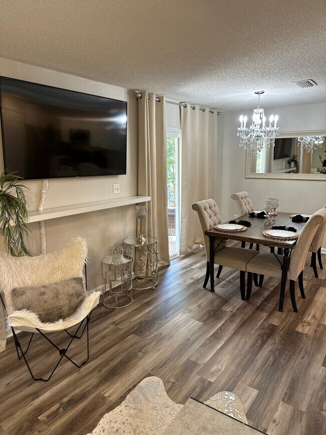 Living and Dining area - 208 Twin Lakes Ln