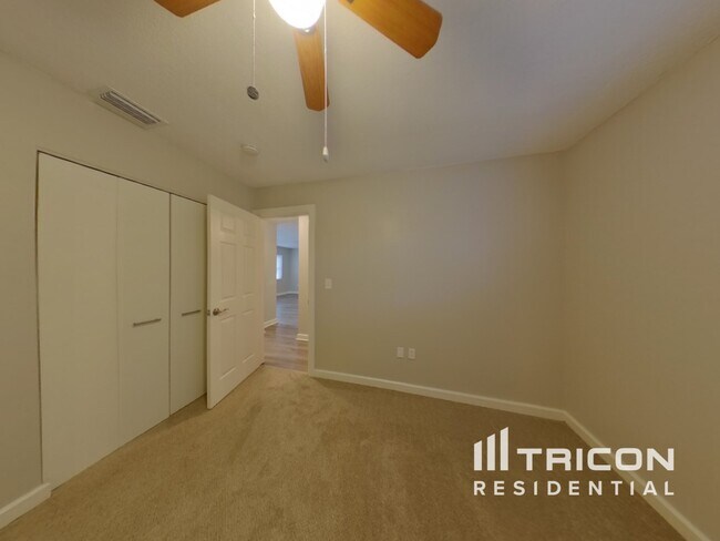 Building Photo - 105 Ravenway Dr