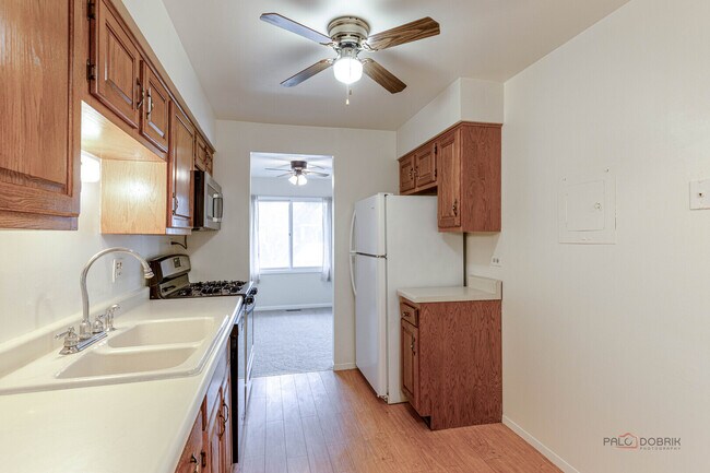 Building Photo - 3004 Roberts Dr