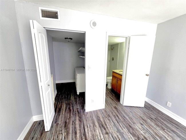 Building Photo - 17021 N Bay Rd