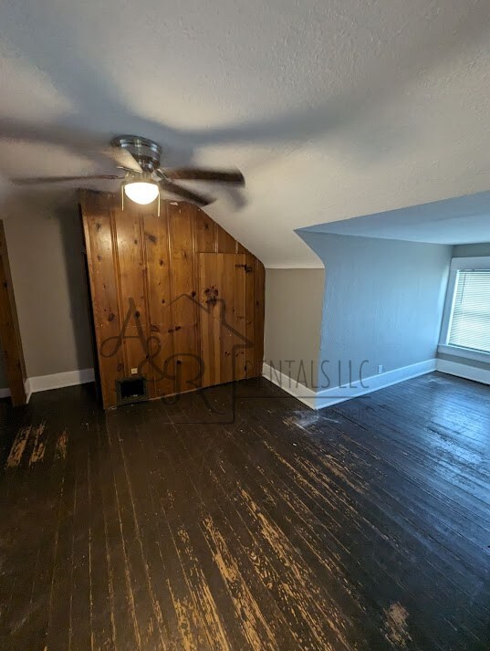 Building Photo - 1401 S Elm St