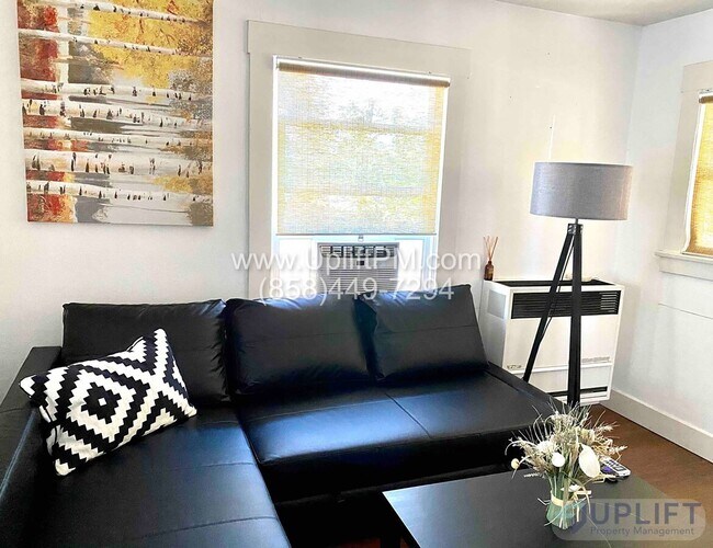 Building Photo - 36th (3637-3639)