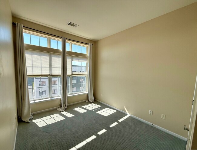 Building Photo - 850 E Main St