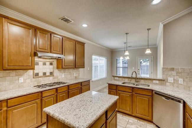 Building Photo - 12619 Quarter J