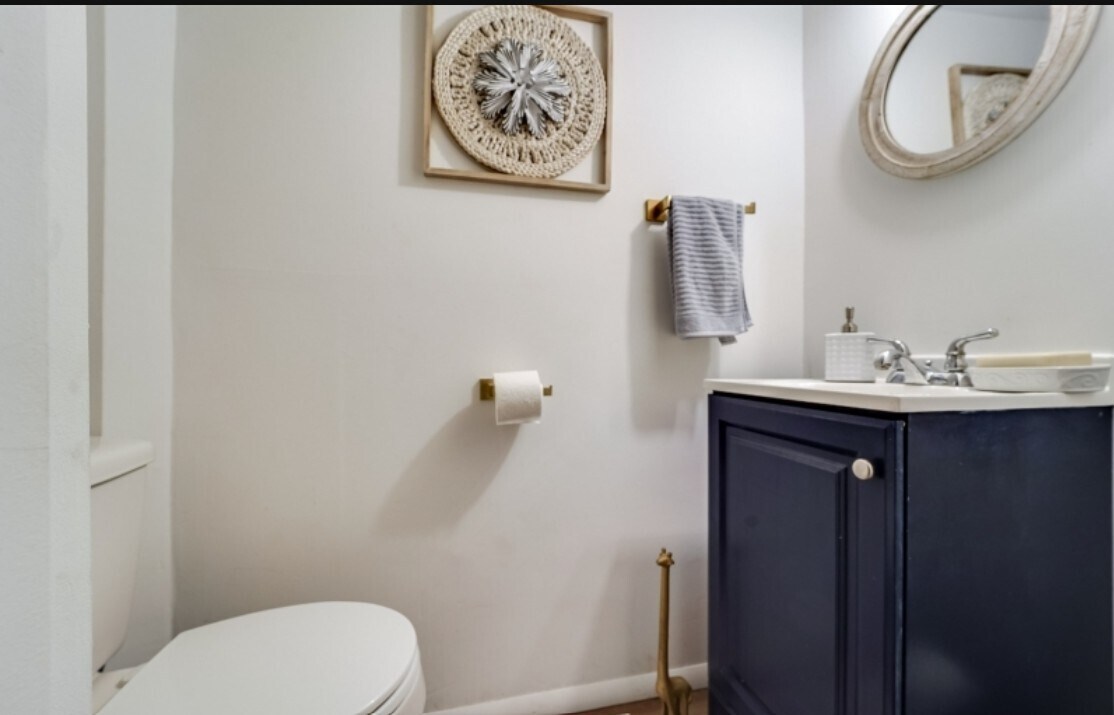 Building Photo - 391 Ward St