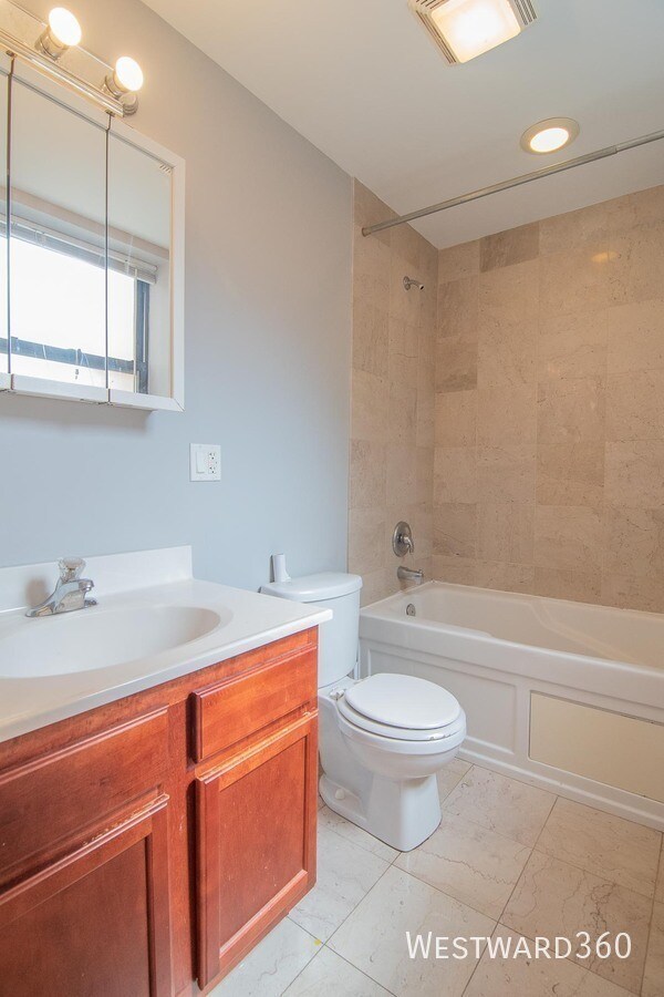 Building Photo - 2036 Arthur-2E