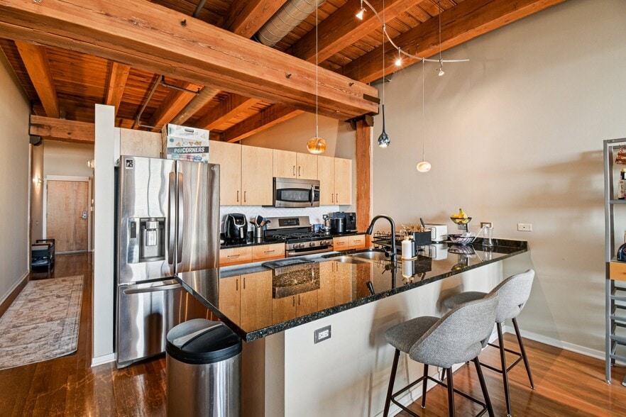 Building Photo - 333 S Desplaines St