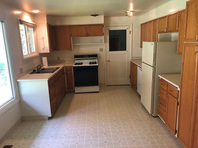 Building Photo - Charming 2 or 3 bedroom, 1 bath home in Great Location!