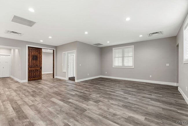 Building Photo - 6475 Collamer Rd