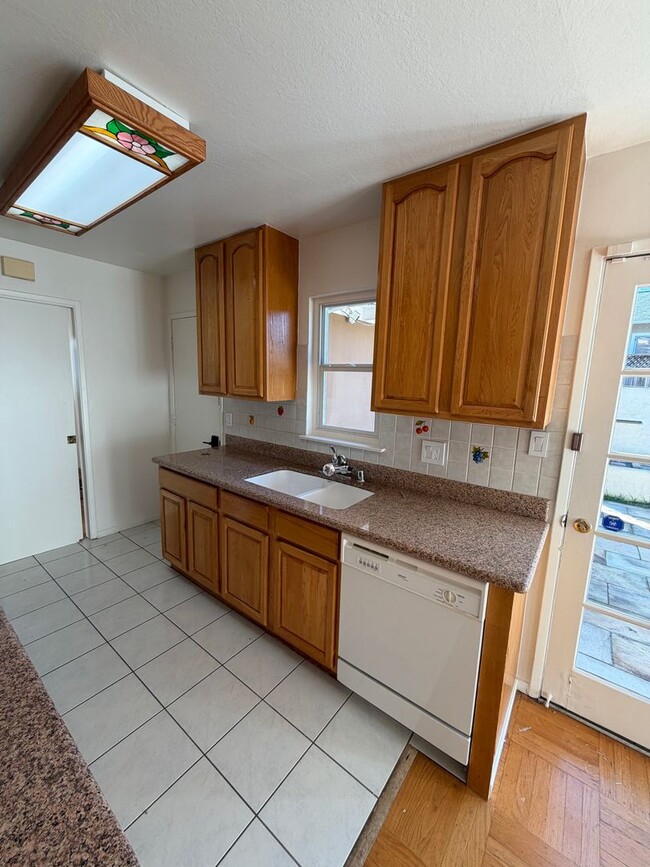 Building Photo - Charming Single-Family Home in the Heart of Millbrae Meadows