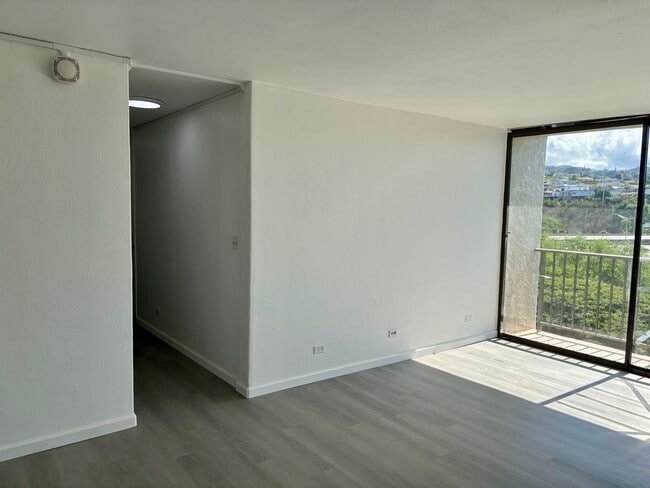 Building Photo - AVAILABLE NOW | Fully Renovated One Bedroo...
