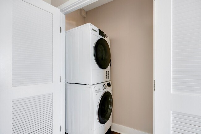 Building Photo - 1515 Richmond Hwy