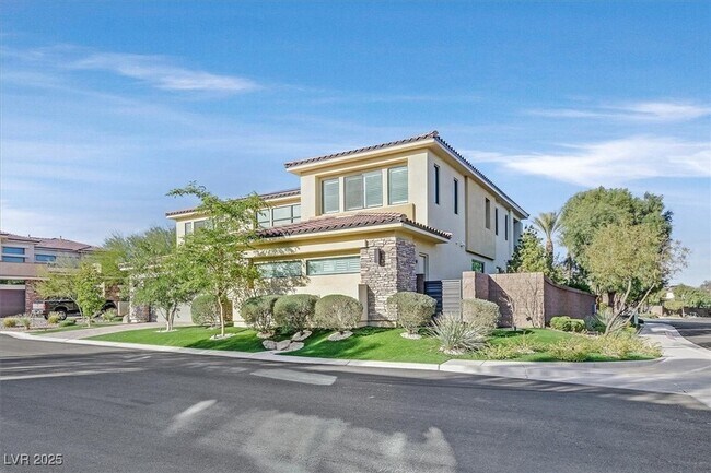 Building Photo - 65 Garibaldi Wy