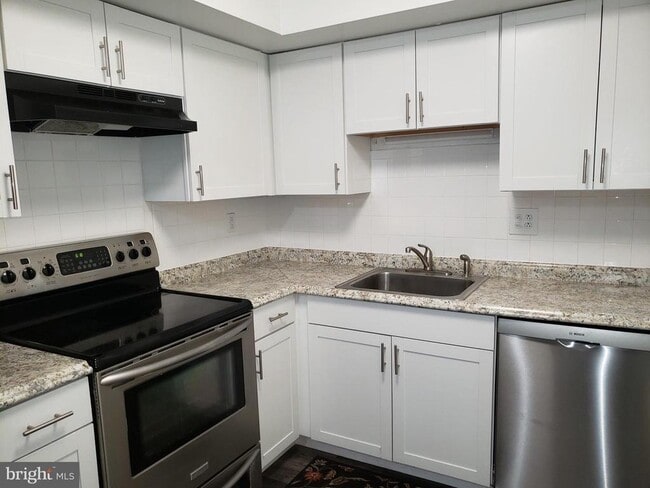 Building Photo - 13 Reliance Ct