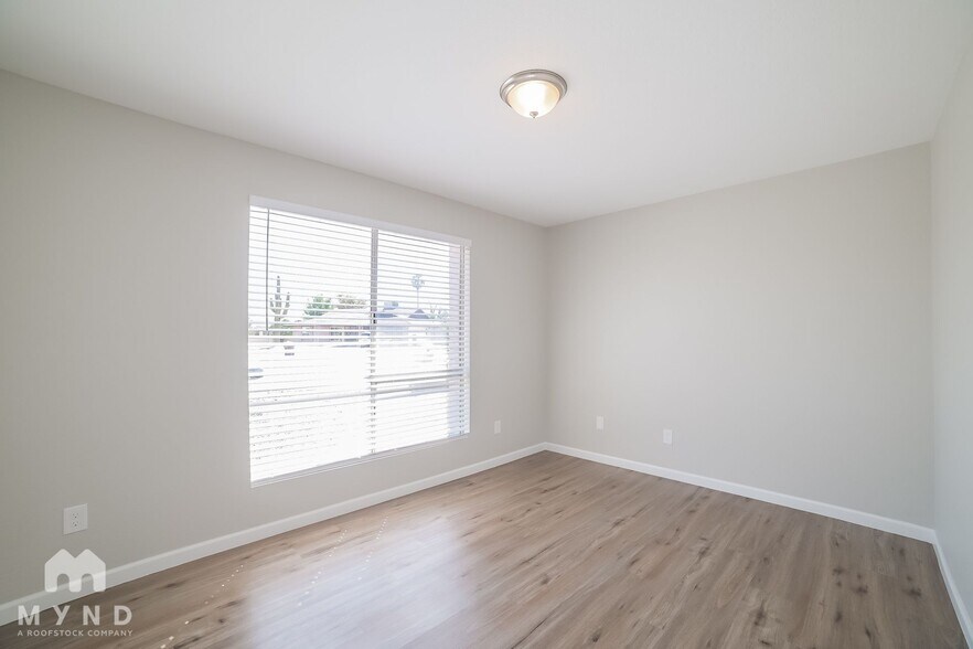 Building Photo - 8336 N 105th Ln